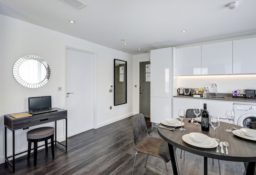 스탠다드 스튜디오, Dockside Apartments At Excel