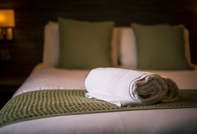 اتاق استاندارد, Three Horseshoes Inn