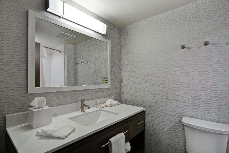 מיטת קינג בסוויטה, Home2 Suites By Hilton Dayton South