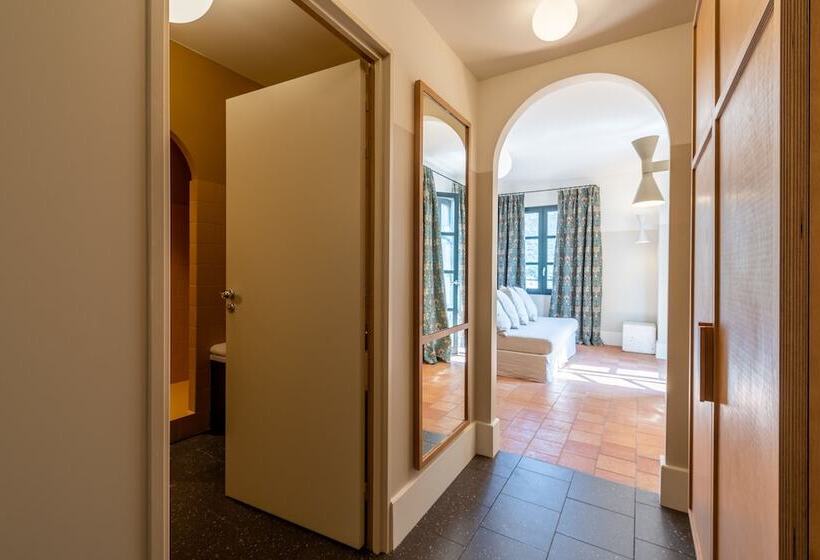 Номер Престиж, Hôtel Restaurant Villa Joséphine