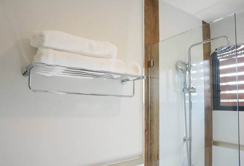 Deluxe Room, Matana