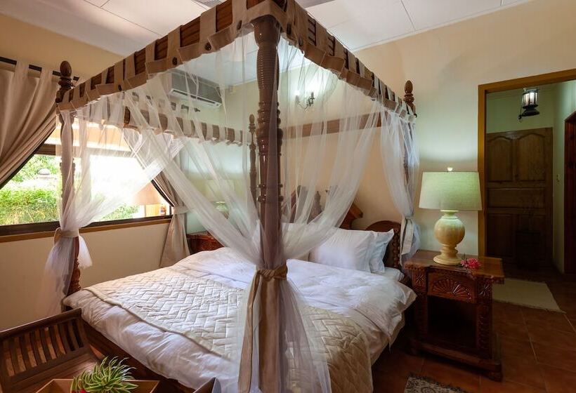 اتاق خانوادگی با چشم‌انداز باغ, Oceane Self Catering