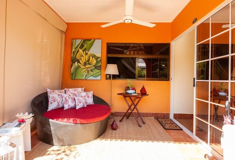 اتاق خانوادگی با چشم‌انداز باغ, Oceane Self Catering