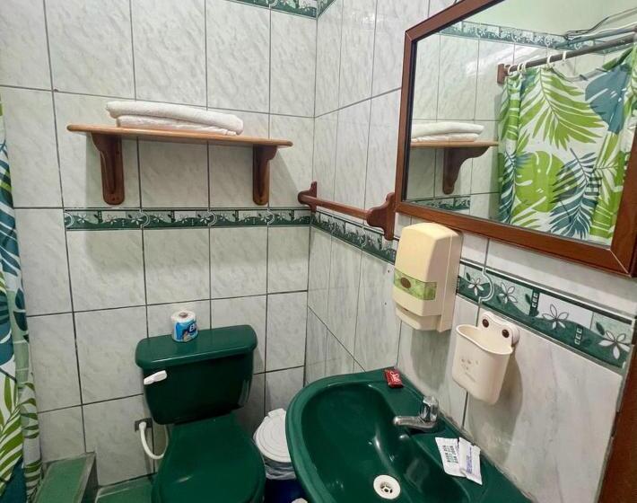 اتاق لوکس, Hostal Villamil