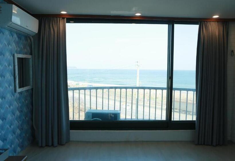 Семейный Номер Вид на Море, Mangsang Beach Pension