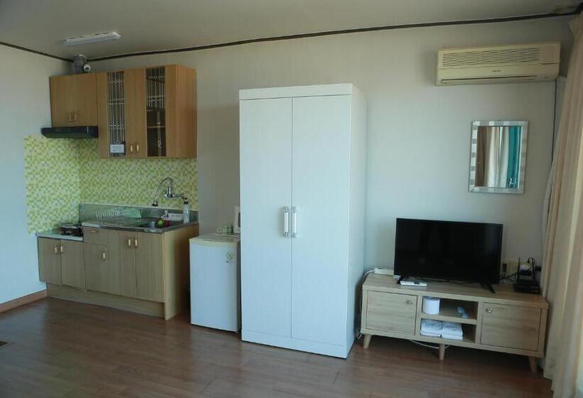 Семейный Номер Боковой Вид на Море, Mangsang Beach Pension