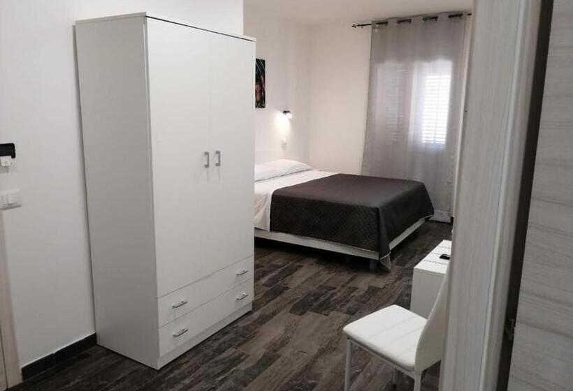 Полулюкс, Opera Boutique Rooms