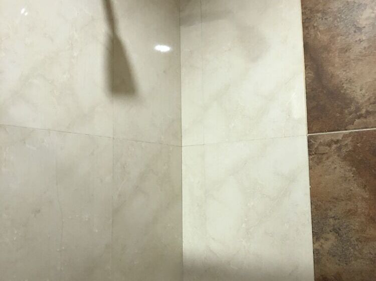 غرفة قياسية ثلاثية, Castellana Inn