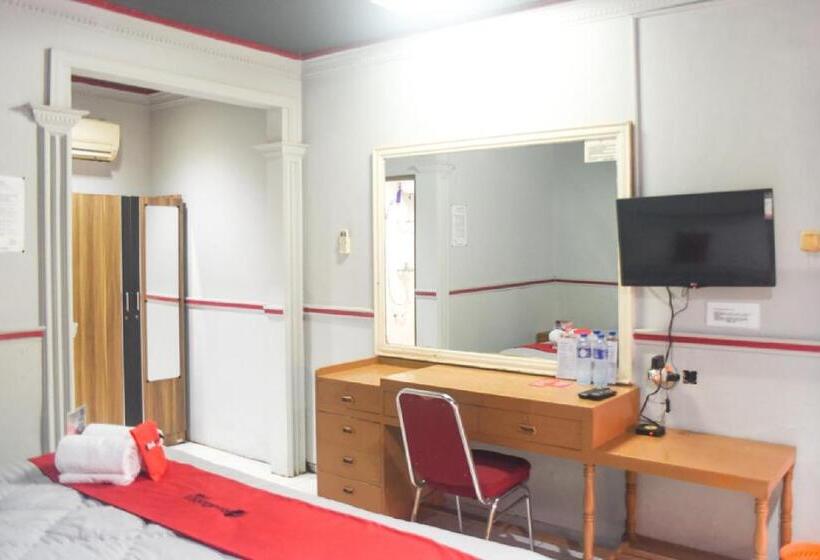 Номер Стандарт, Reddoorz Plus Near Rscm Jakarta