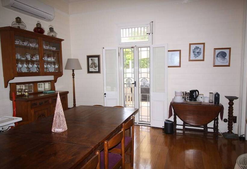 Дом 1 Спальня, Riversleigh House