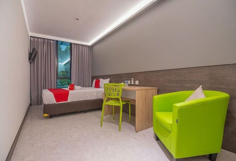 Номер Deluxe, Reddoorz Near Taman Rejomulyo
