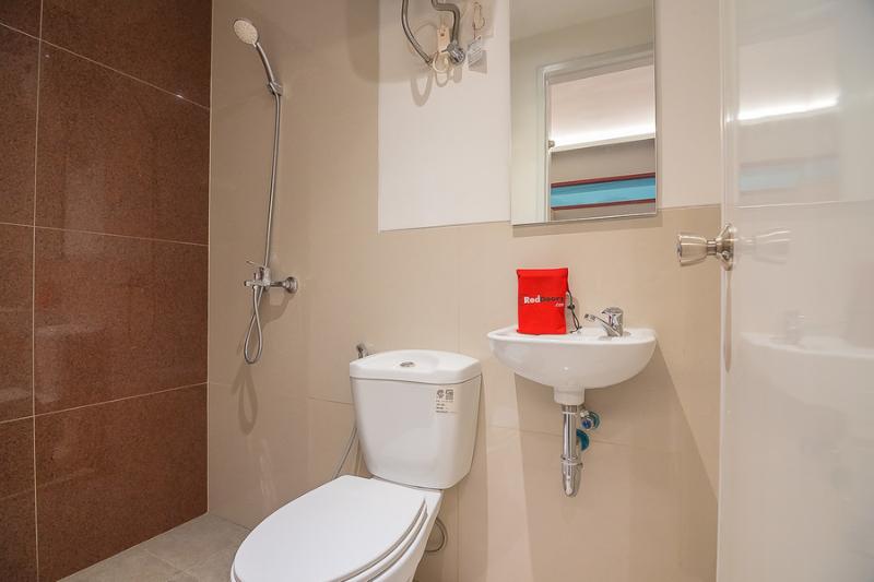 Номер Deluxe, Reddoorz Near Taman Rejomulyo