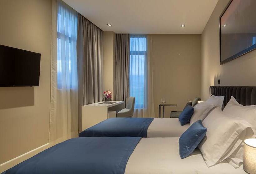 Номер Стандарт, Corona B&b