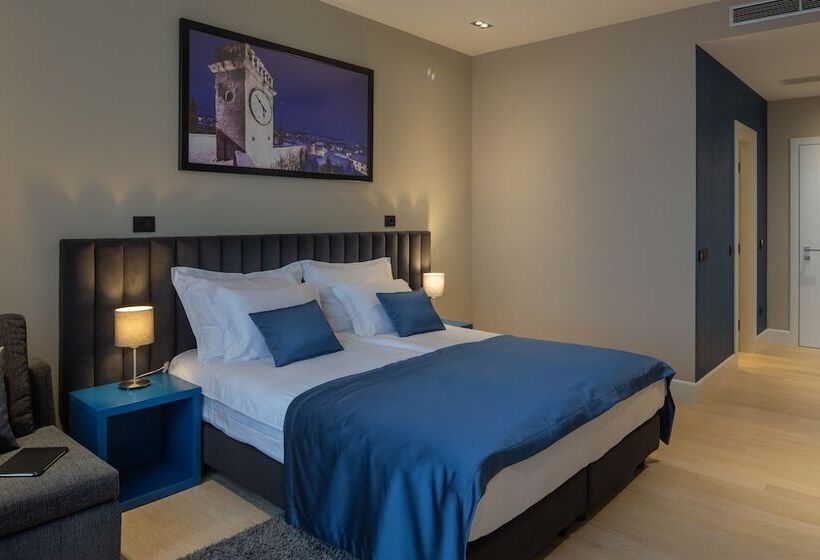 Номер Стандарт, Corona B&b