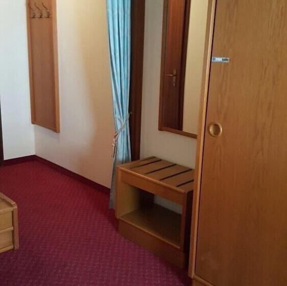 Номер Стандарт Индивидуальный, Hôtel Des Trois Rois