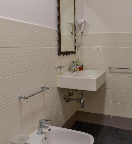 اتاق اکونومی, Palazzo Degli Affreschi