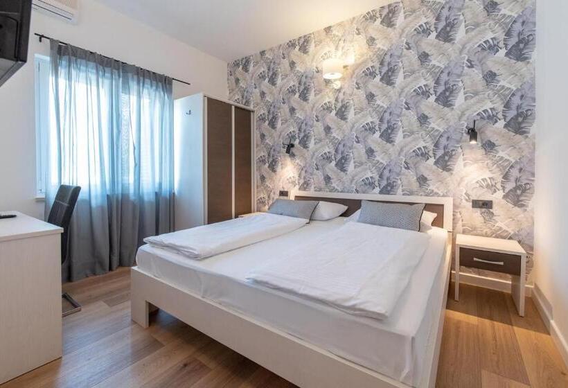 Семейный Номер, Apartments Amigos