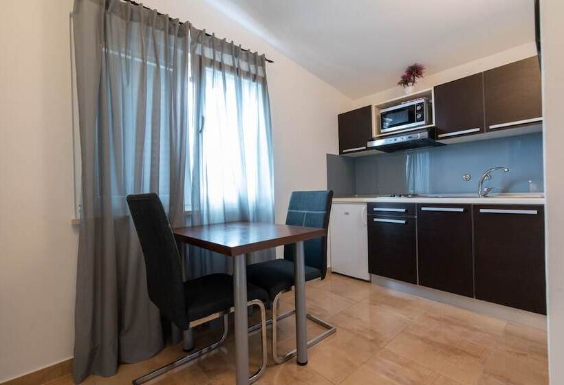 Апартаменты 1 Спальня, Apartments Amigos
