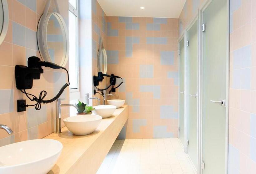 Кровать в Общей Комнате, The Green Elephant Hostel & Spa