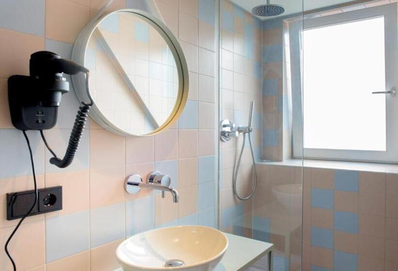 Четырехместный Номер Стандарт, The Green Elephant Hostel & Spa