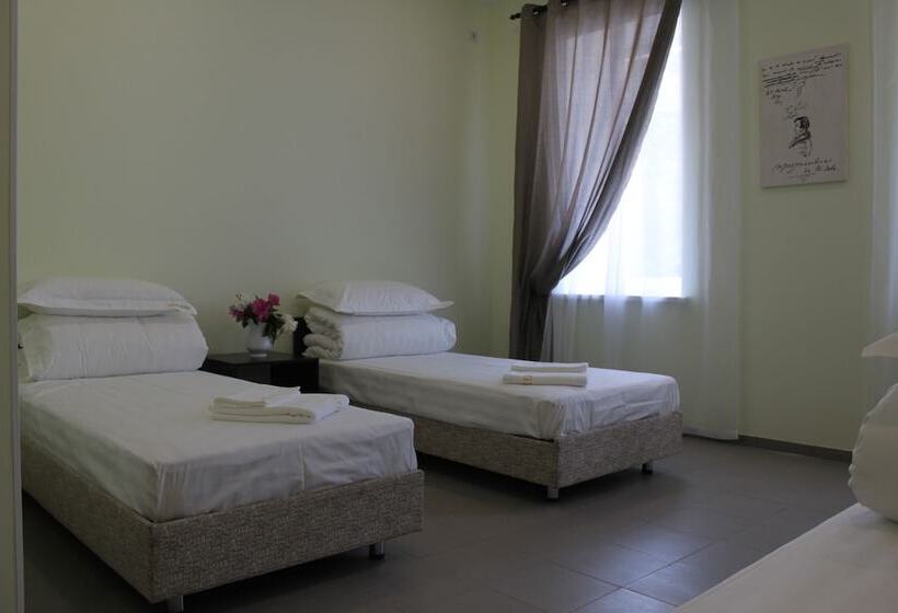Chambre Triple Standard, Oneginn