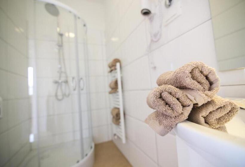 اتاق استاندارد چهار تخته, Vila Katrca