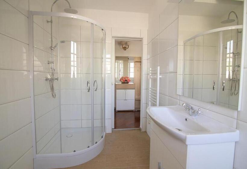 اتاق استاندارد چهار تخته, Vila Katrca