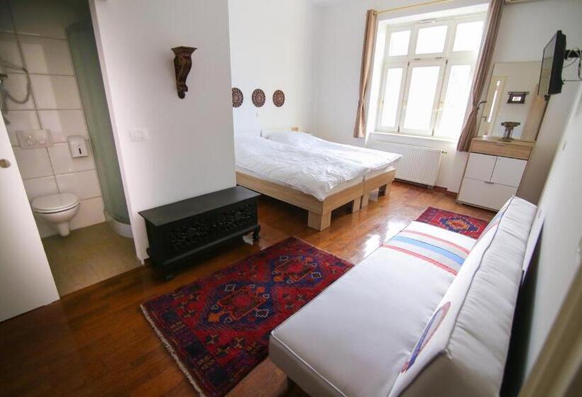 اتاق استاندارد سه نفره, Vila Katrca
