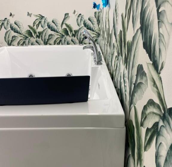 带按摩浴盆的套房, Maison De Luxe