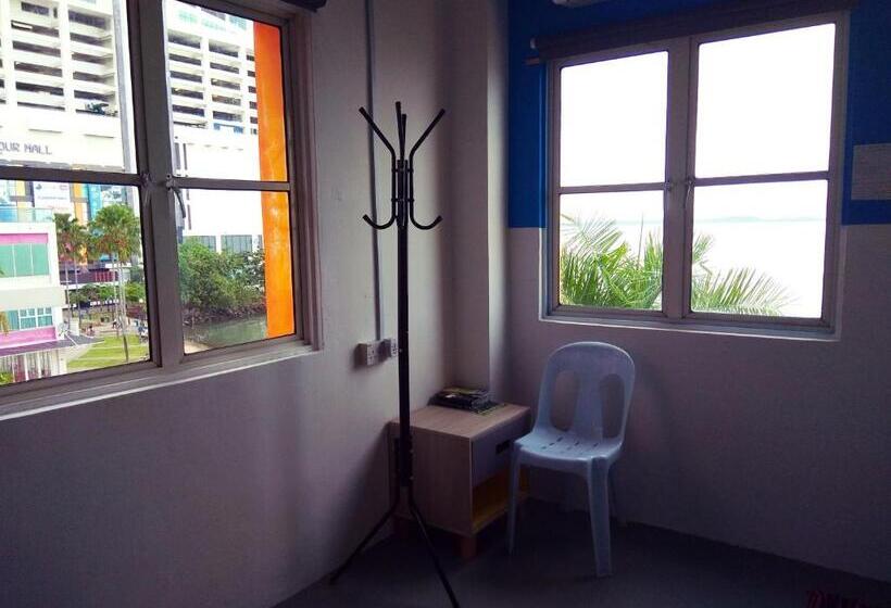 اتاق استاندارد با چشم‌انداز دریا, Sandakan Backpackers Hostel