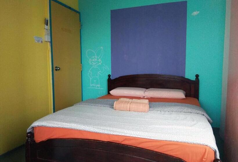 اتاق استاندارد با چشم‌انداز دریا, Sandakan Backpackers Hostel