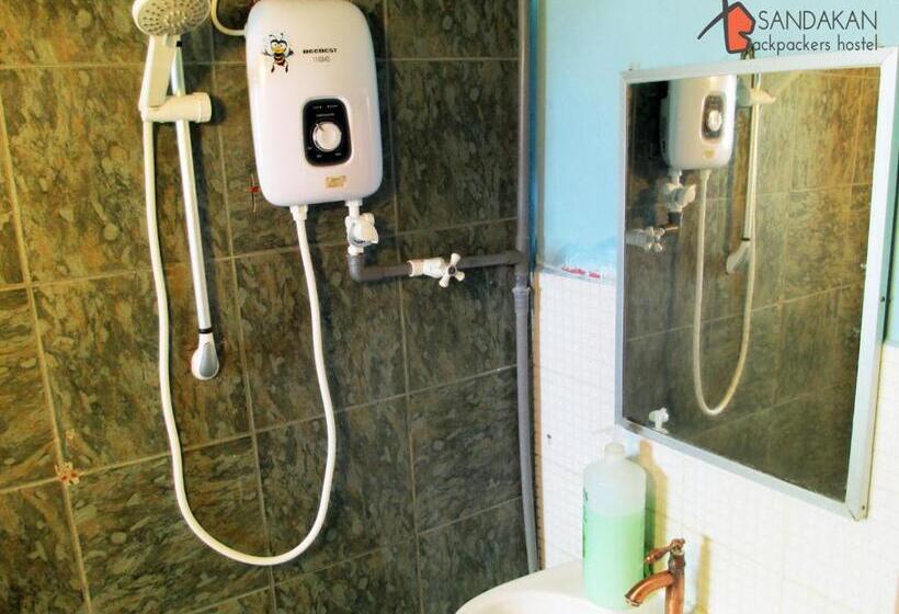 اتاق استاندارد سه نفره, Sandakan Backpackers Hostel