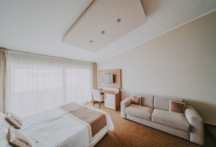 اتاق لوکس با بالکن و چشم‌انداز دریا, Rooms Nadia