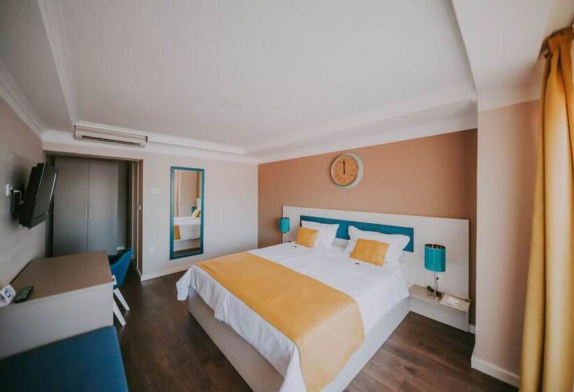 اتاق استاندارد با بالکن و چشم‌انداز دریا, Rooms Nadia