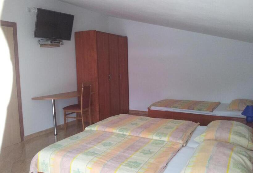 اتاق خانوادگی با چشم‌انداز دریا, Rooms Nadia