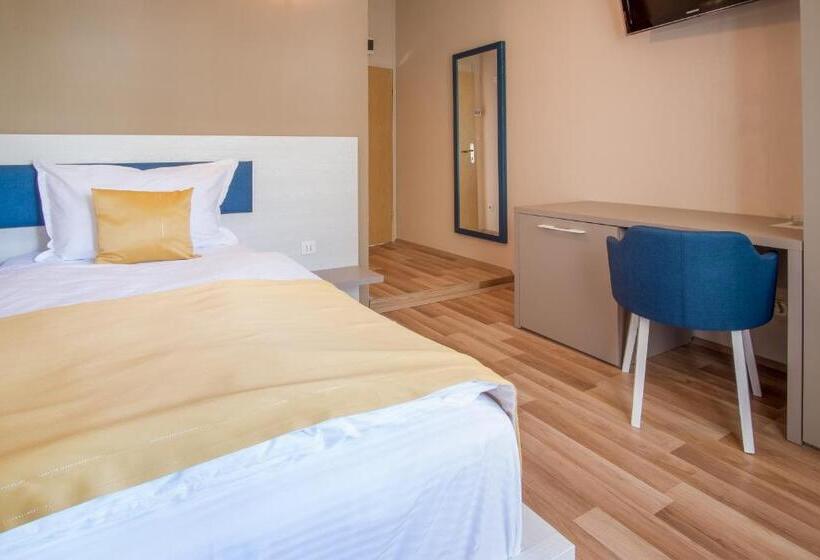 اتاق یک تخته با چشم‌انداز باغ, Rooms Nadia