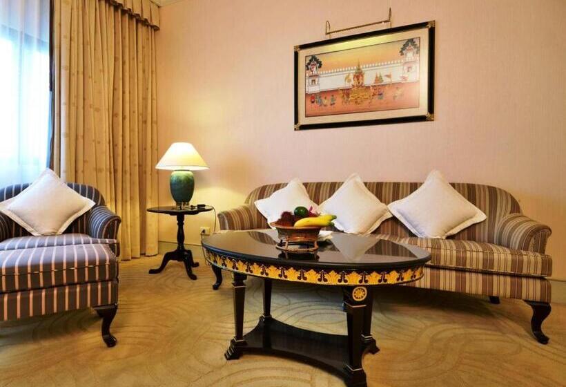 Suite Deluxe, Evergreen Laurel Hotel Bangkok