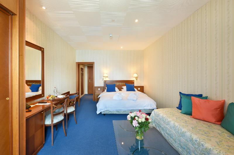 Номер Стандарт Трехместный, Golf Hotel René Capt