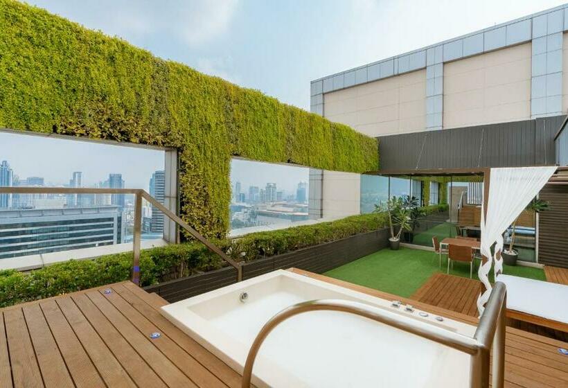 سوییت اجرایی, Pathumwan Princess Hotel   Sha Extra Plus Certified