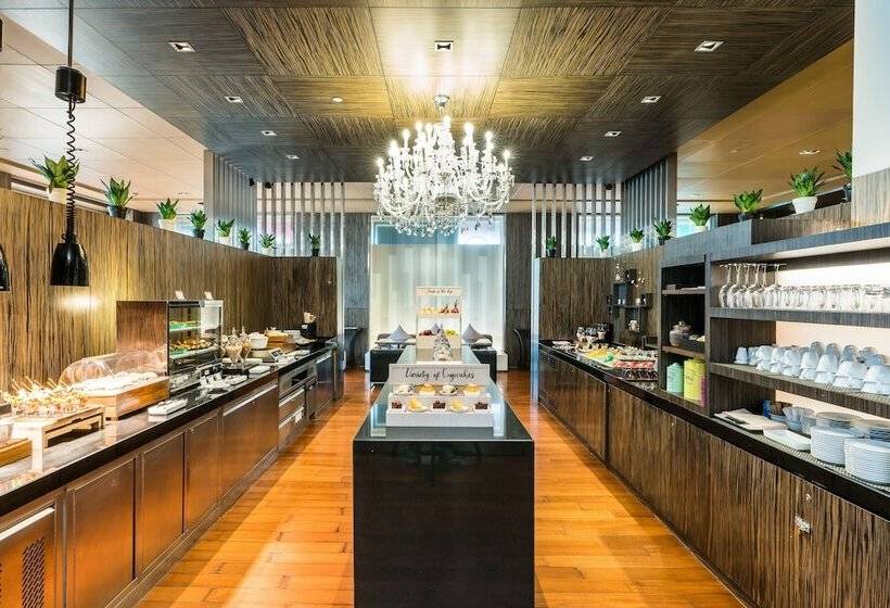 سوییت اجرایی, Pathumwan Princess Hotel   Sha Extra Plus Certified