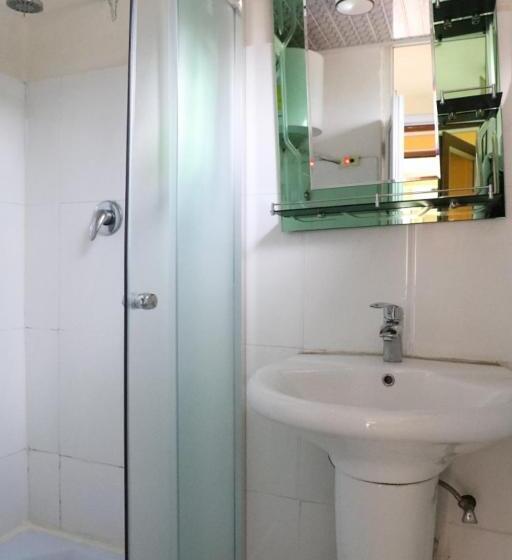 اتاق اکونومی, Fikirandray Lodge