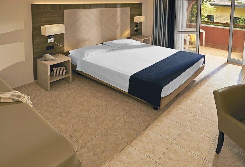 Номер Стандарт Трехместный, Tui Magic Life Calabria   All Inclusive
