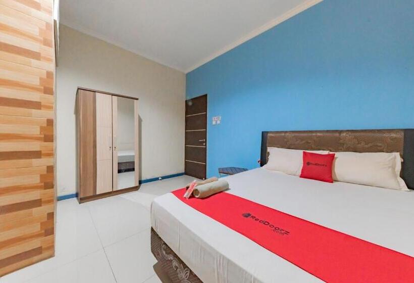 Номер Deluxe, Reddoorz Syariah @ Pangeran Suryanata Samarinda