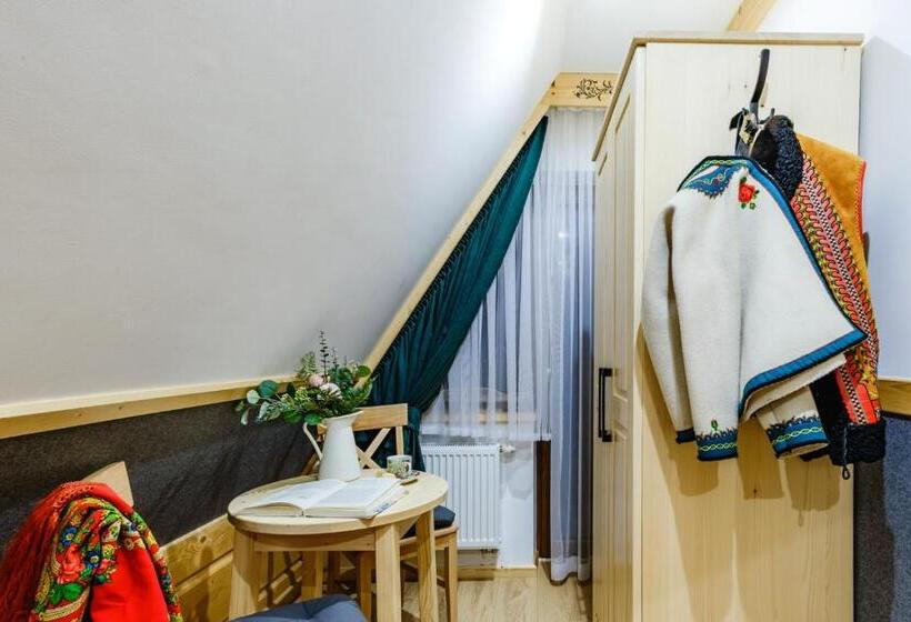 Quarto Standard Teto Inclinado, Willa U Gałów