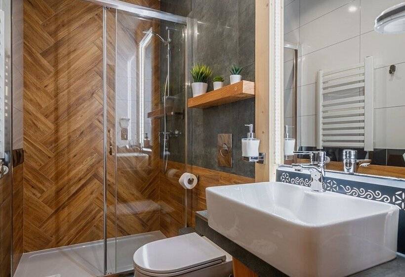 Quarto Triplo Deluxe, Willa U Gałów