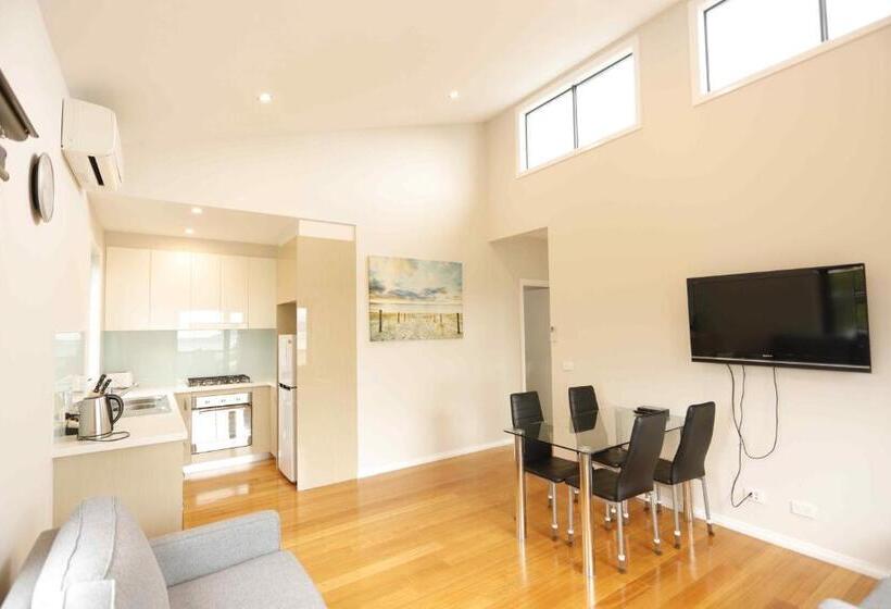 2 Bedroom Deluxe Apartment Sea View, Apollo Bay Seal Apartments