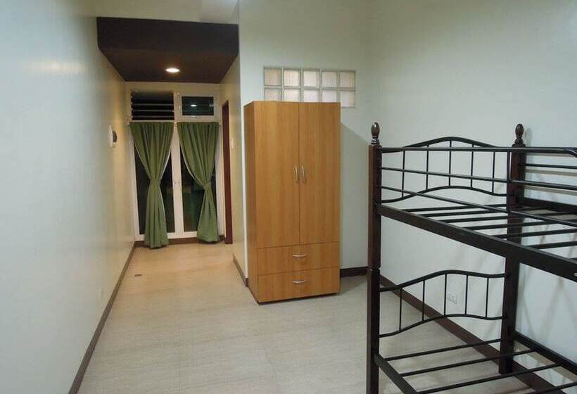 اتاق استاندارد چهار تخته, Dumaguete Dormitel