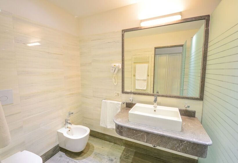 اتاق استاندارد سه نفره, Villa Paradiso Suite
