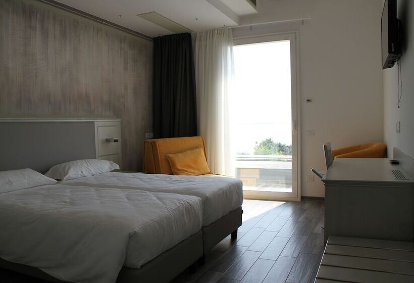 Номер Стандарт Трехместный, Villa Paradiso Suite
