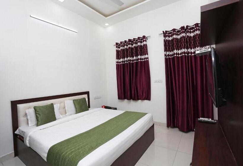 اتاق کلاسیک سه تخته, C D Guest House By Oyo Rooms